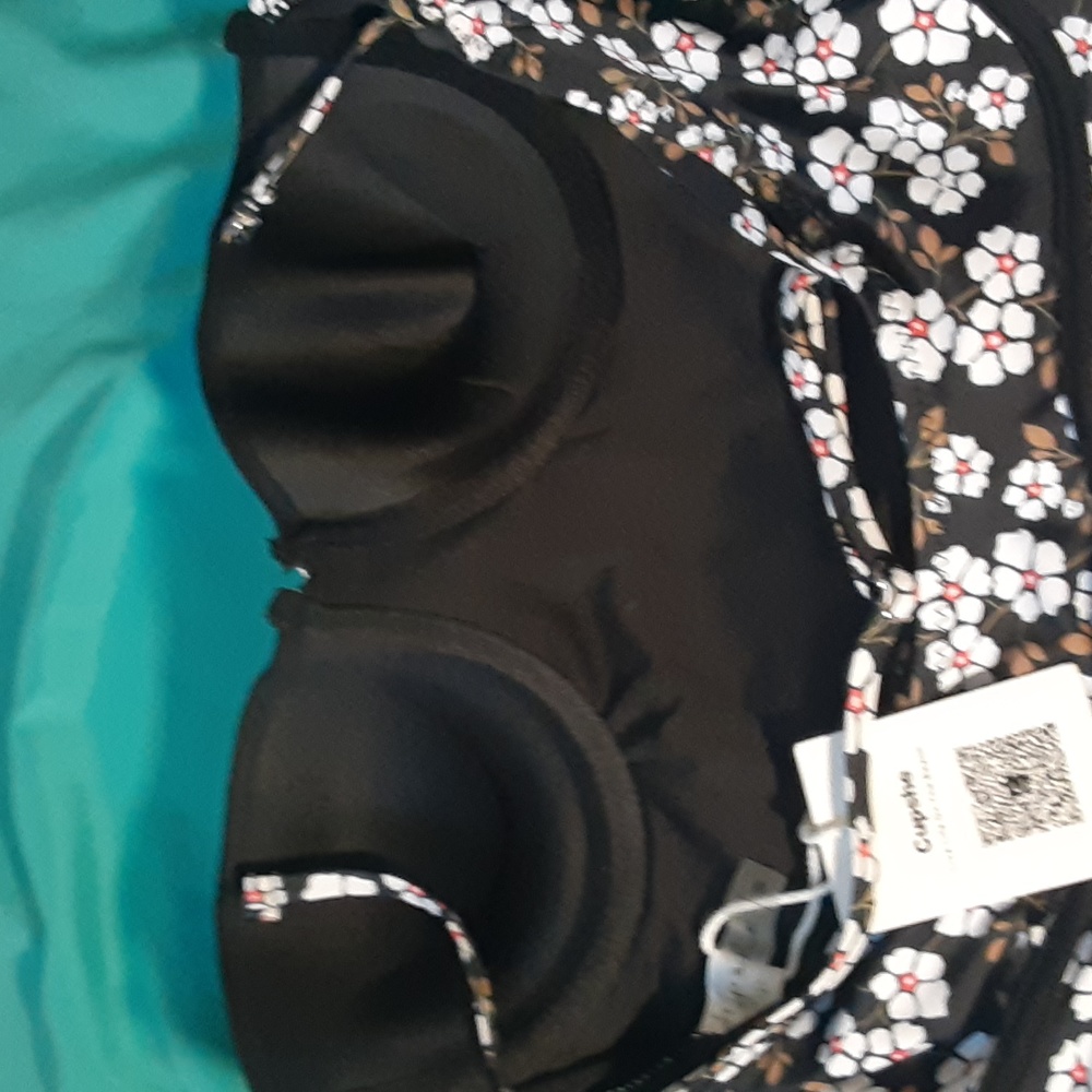 CUPSHE BLACK AND WHITE FLORAL ONE PIECE SWIMSUIT, MEDIUM - Picture 6 of 11